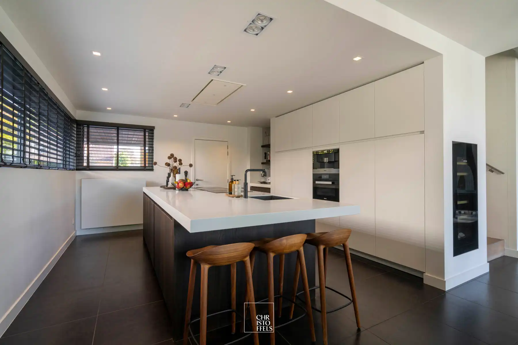 Moderne villa (374 m²) met zwembad en poolhouse op perceel van 1.039 m² foto 7