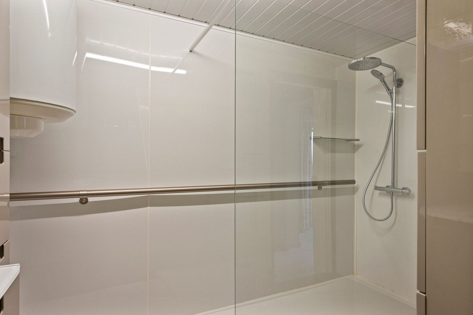 Vrijstaande woning in tweede lijn met 2 kamers op het gelijkvloers en voldoende stockageruimte en gesloten garage van 40m² foto 12