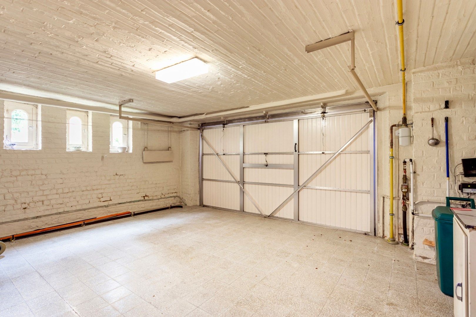 Woning met 2 (mogelijk 3) slpk. , tuin en inpandige garage foto 18