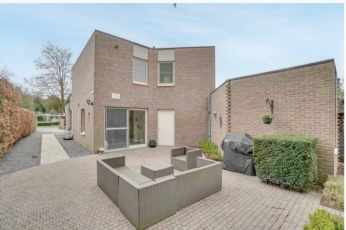 STIJLVOL GERENOVEERDE WONING OP 13A31CA MET 3/4 SLK OF MET PRAKTIJK/KANTOORRUIMTE. foto 33