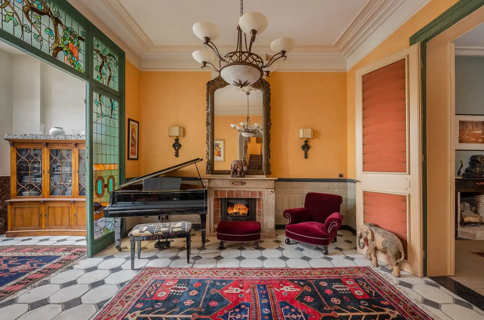 Monumentaal gerestaureerd herenhuis aan de Brugse Reien foto 14