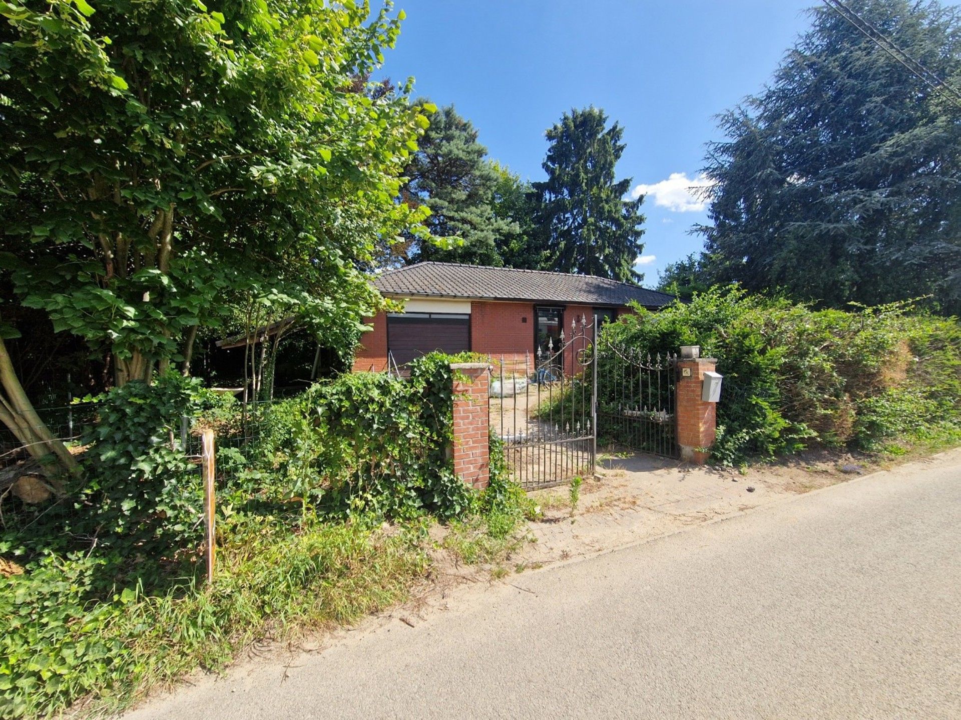 Gelijkvloerse, te renoveren woning op 10 are  foto 12