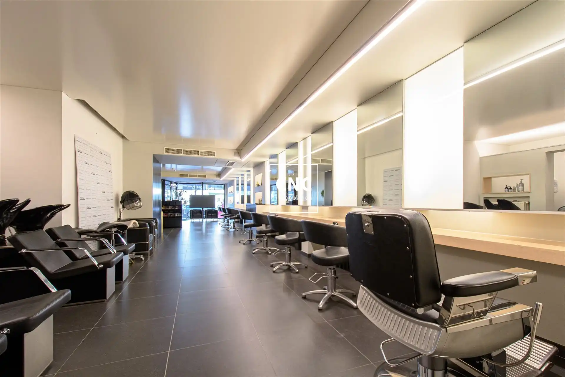 Exclusieve Commerciële Ruimte te Huur op Toplocatie in de Lippenslaan foto 5