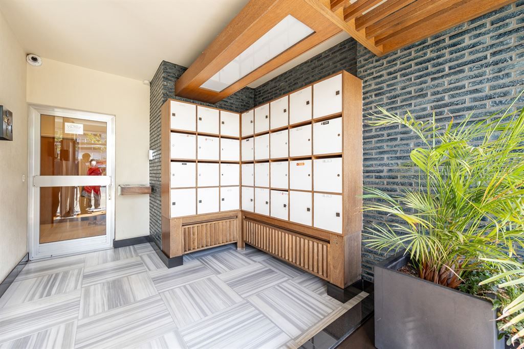 Instapklaar appartement op prachtige visgraatparket foto 16