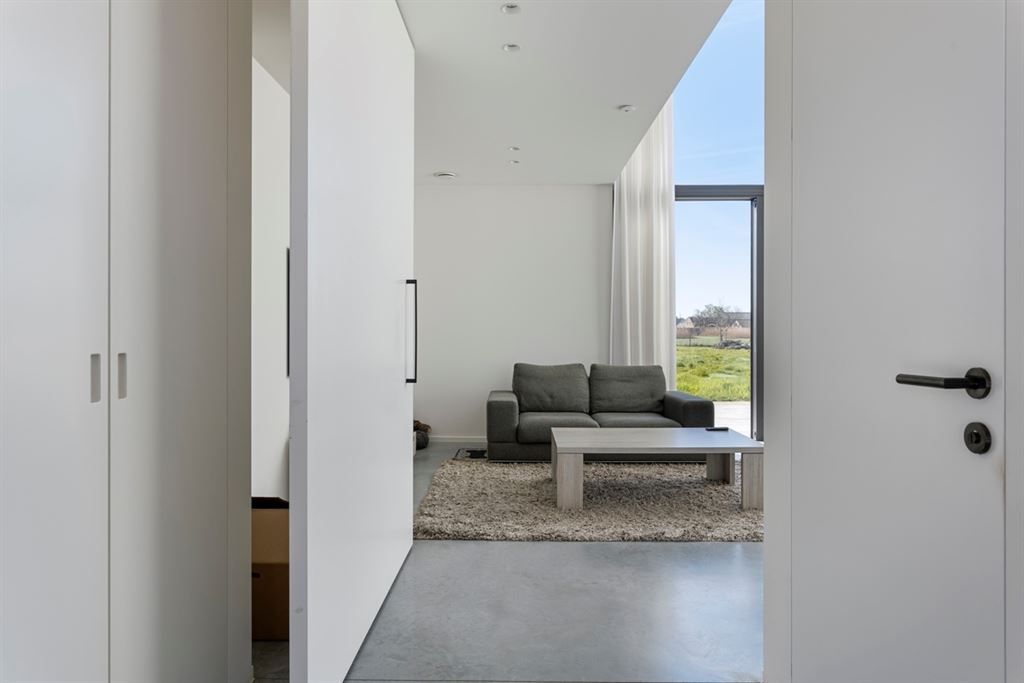 Hypermoderne villa op een echte toplocatie foto 5