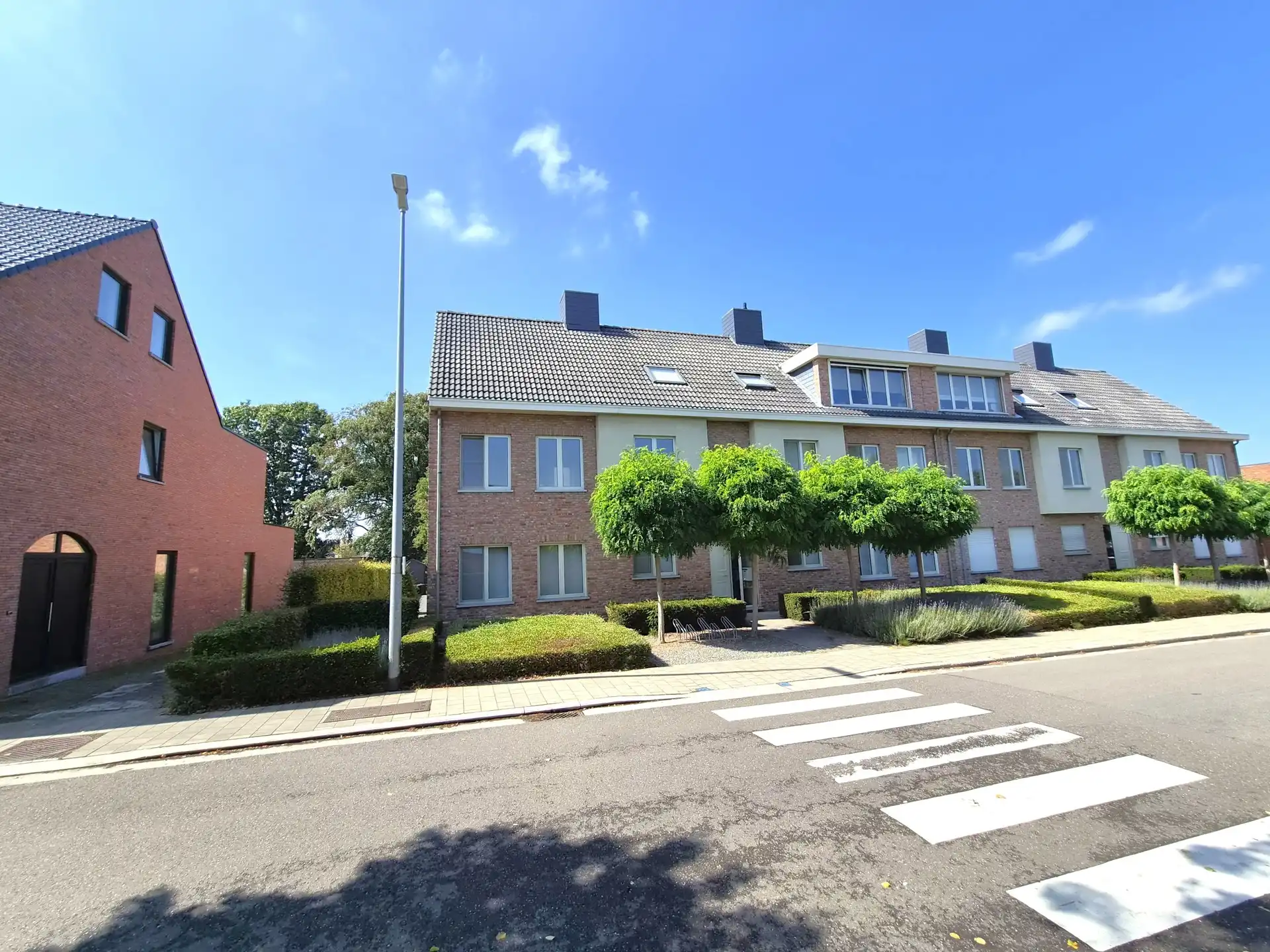Ruim appartement (2 slaapkamers, lift, garage, gem. tuin) foto {{pictureIndex}}
