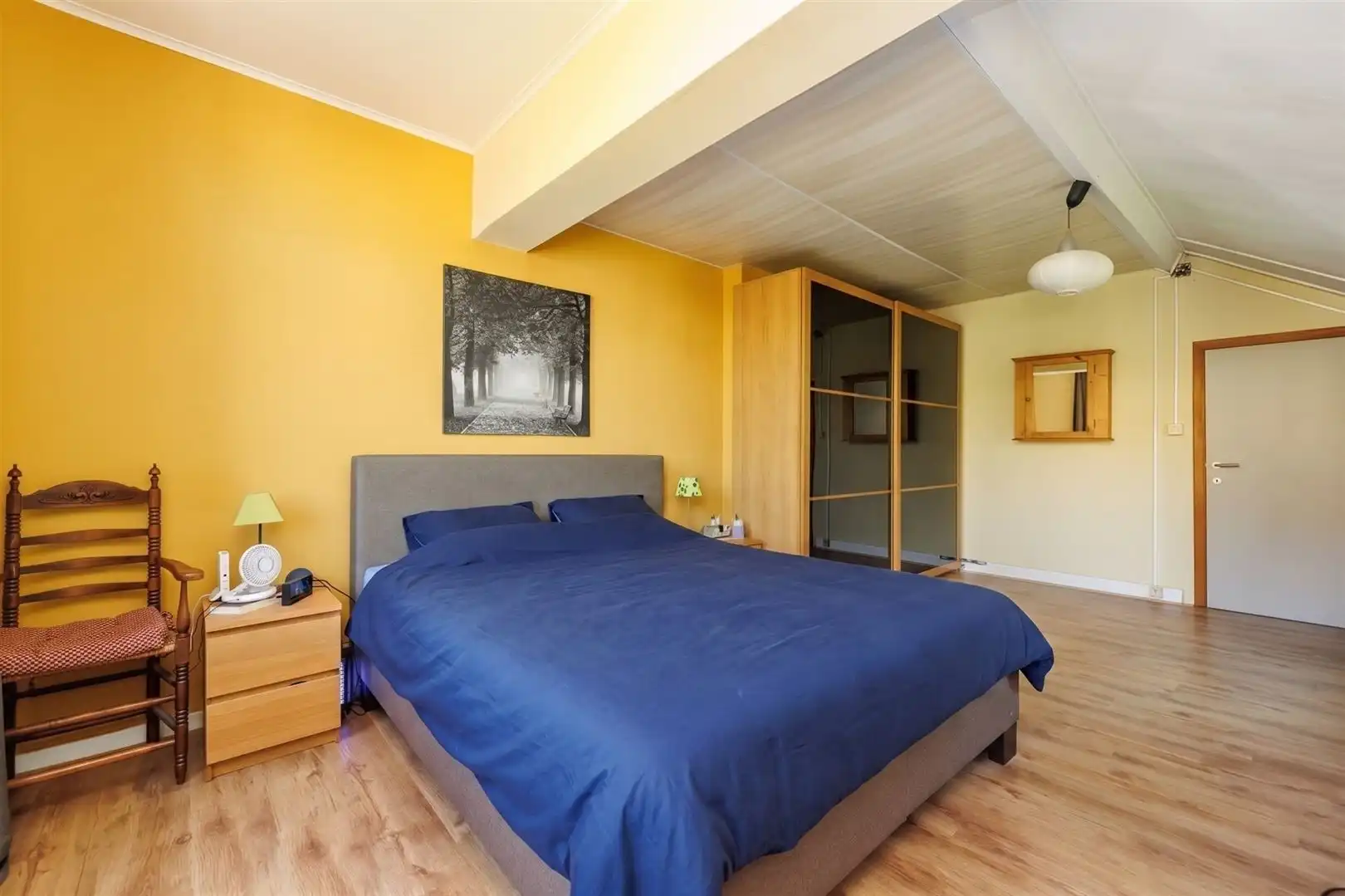 Charmante driegevelwoning met potentieel foto 9