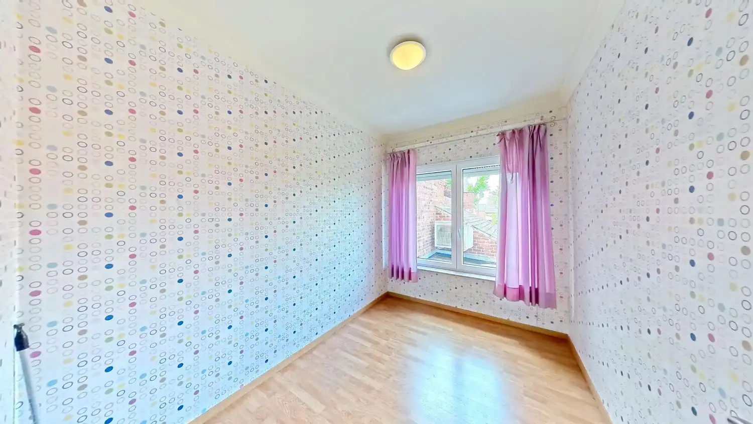 Ruime halfopen woning met garage te koop! foto 9