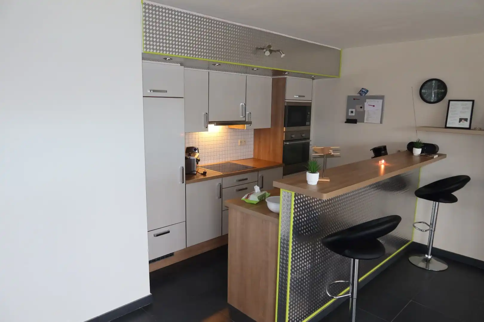 Super gezellig appartement met 2 slk, terras en autostaanplaats foto 7