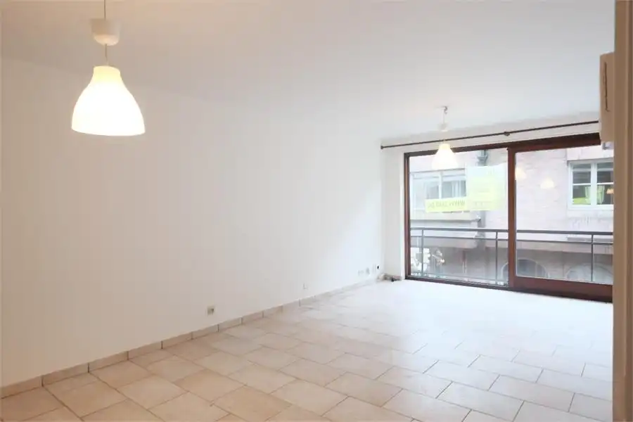 Ruim en lichtrijk appartement met 2 slaapkamers te huur in centrum Izegem foto 2