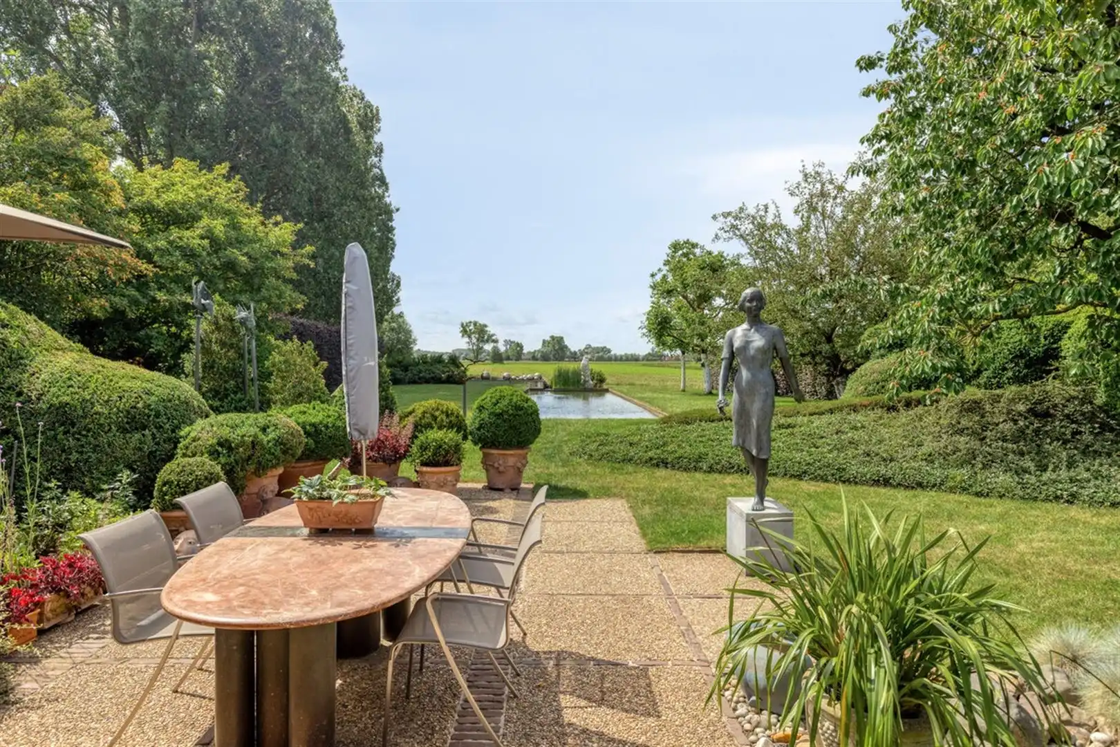 Goed onderhouden villa met prachtige tuin en adembenemende verzichten. foto 27