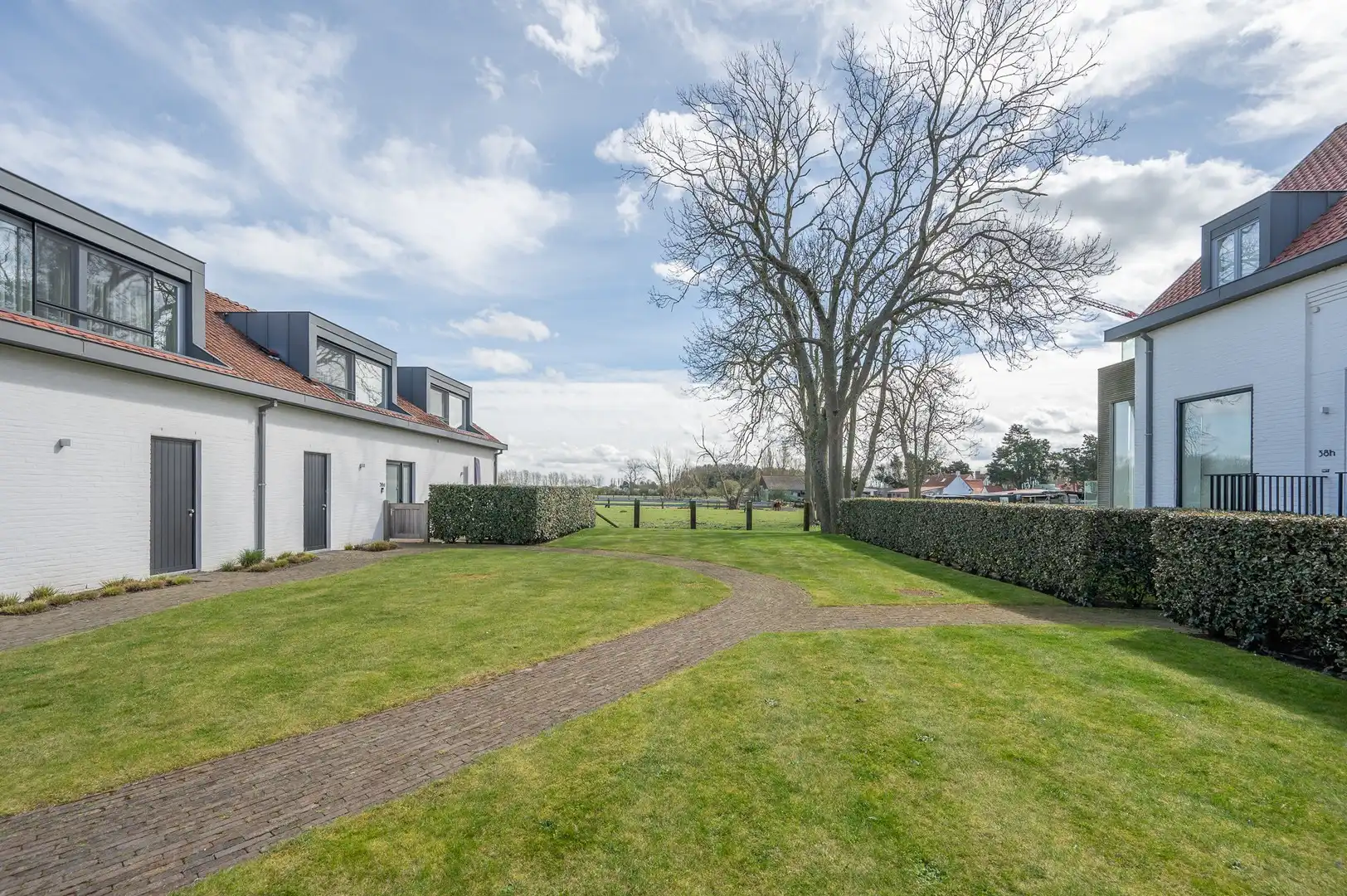 Uitzonderlijke eigendom met een uniek open zicht op de Hazegraspolders, vlakbij het Oosthoekplein. foto 29