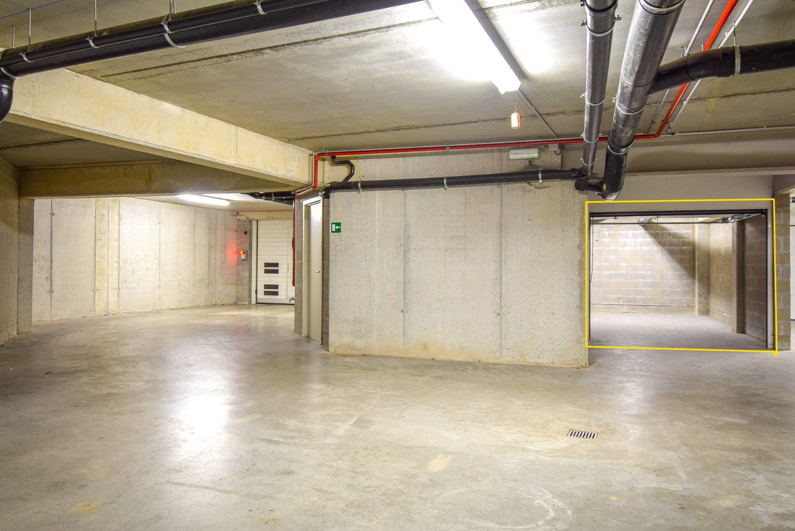 Ruime garagebox in centrum Gistel foto 3