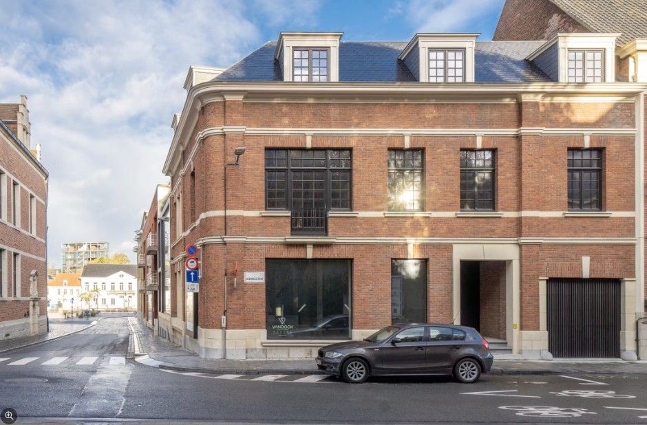 Handels-/kantoorruimte op een unieke locatie in hartje Kortrijk foto 3