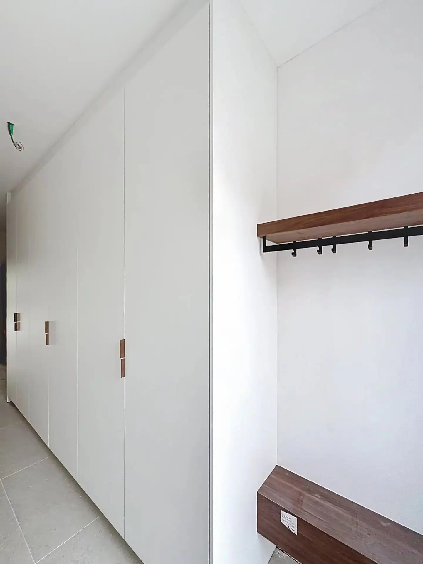 Luxueus en modern afgewerkt gelijkvloers appartement met tuin, 1 slaapkamer en 2 staanplaatsen. foto 11