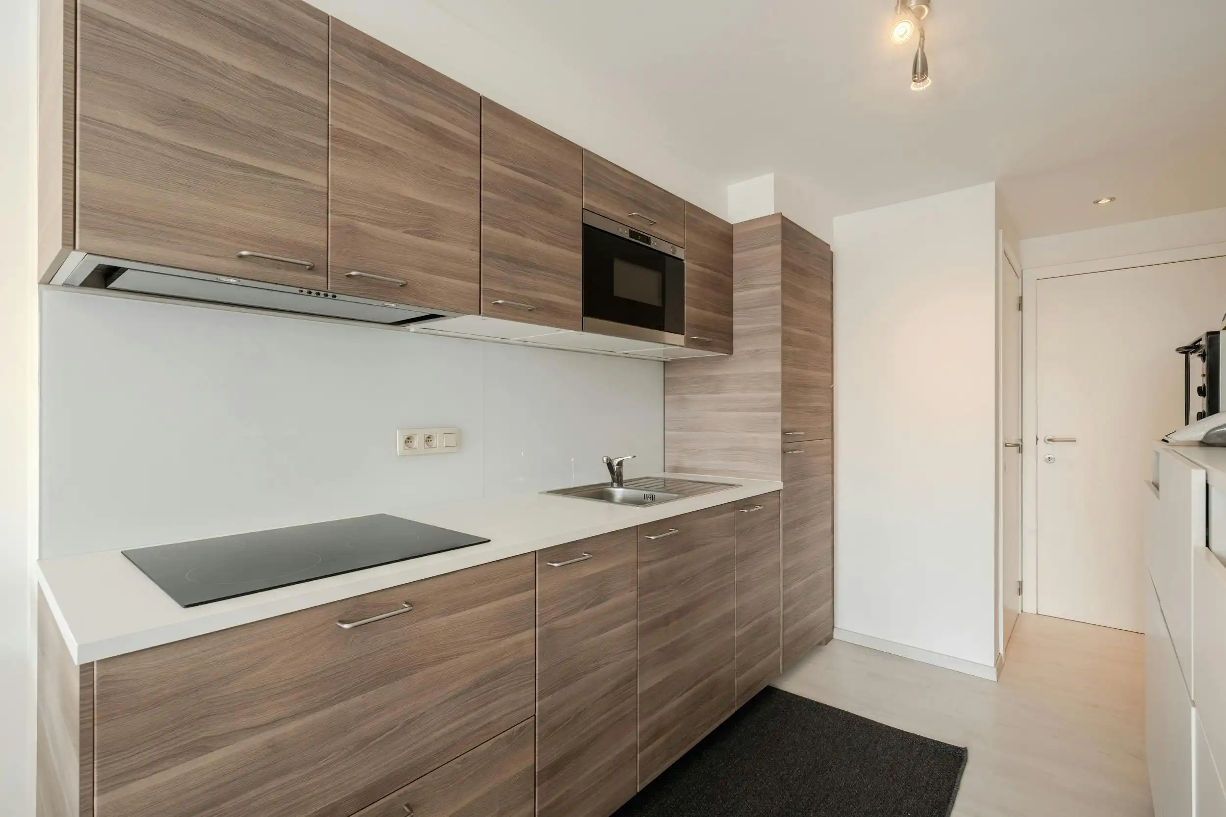 Gerenoveerd appartement met 1 slaapkamer vlakbij de Zeedijk! foto 8