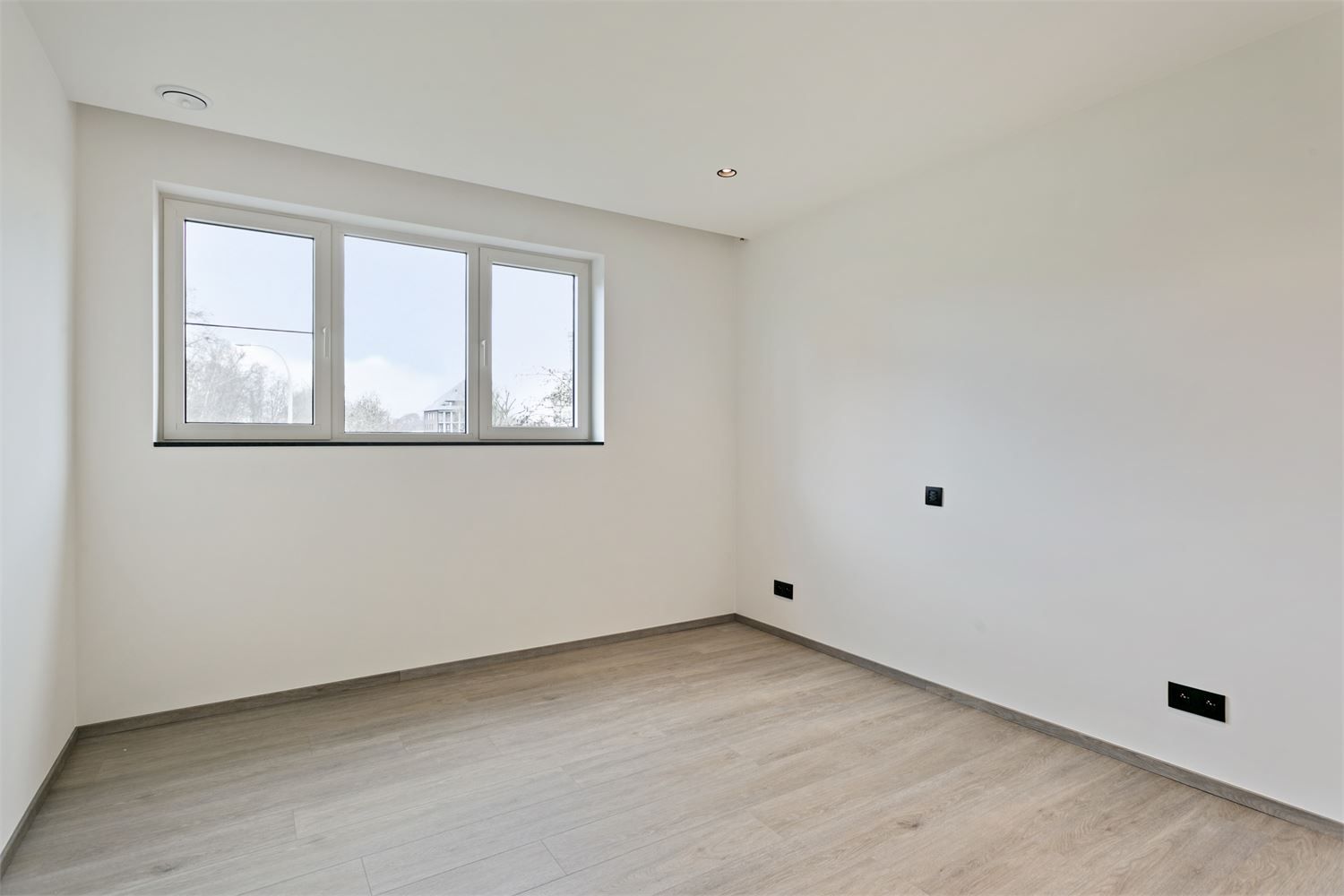 LUXUEUS APPARTEMENT MET 2 SLPKS TE DIEST! foto 19