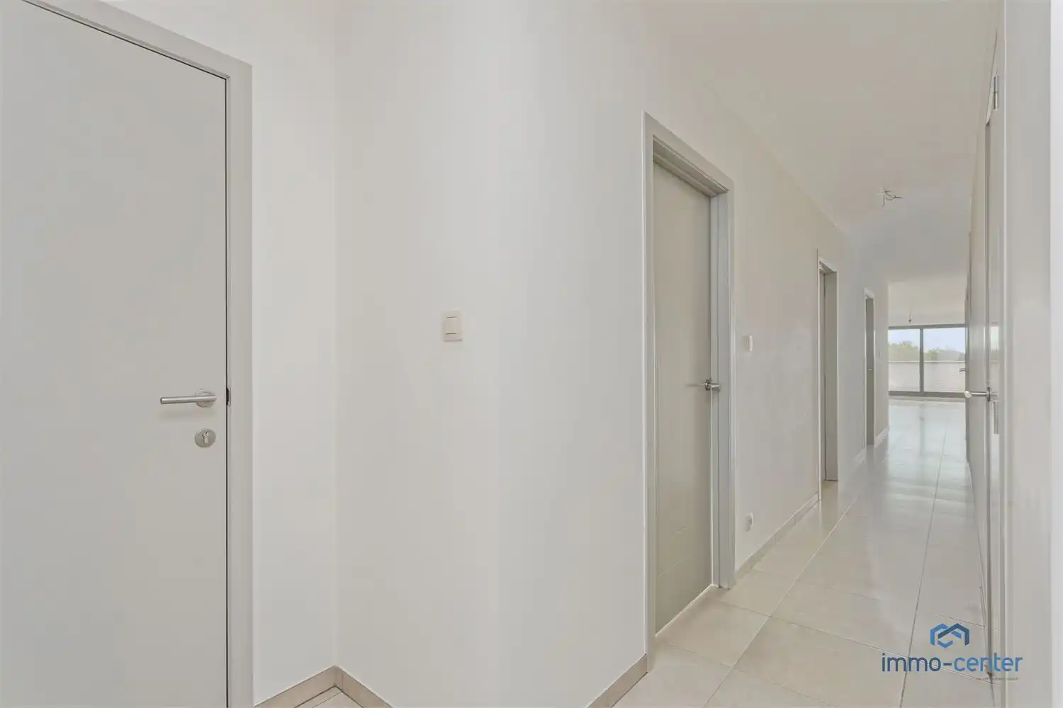 Modern twee-slaapkamer appartement te huur te Genk! foto 4