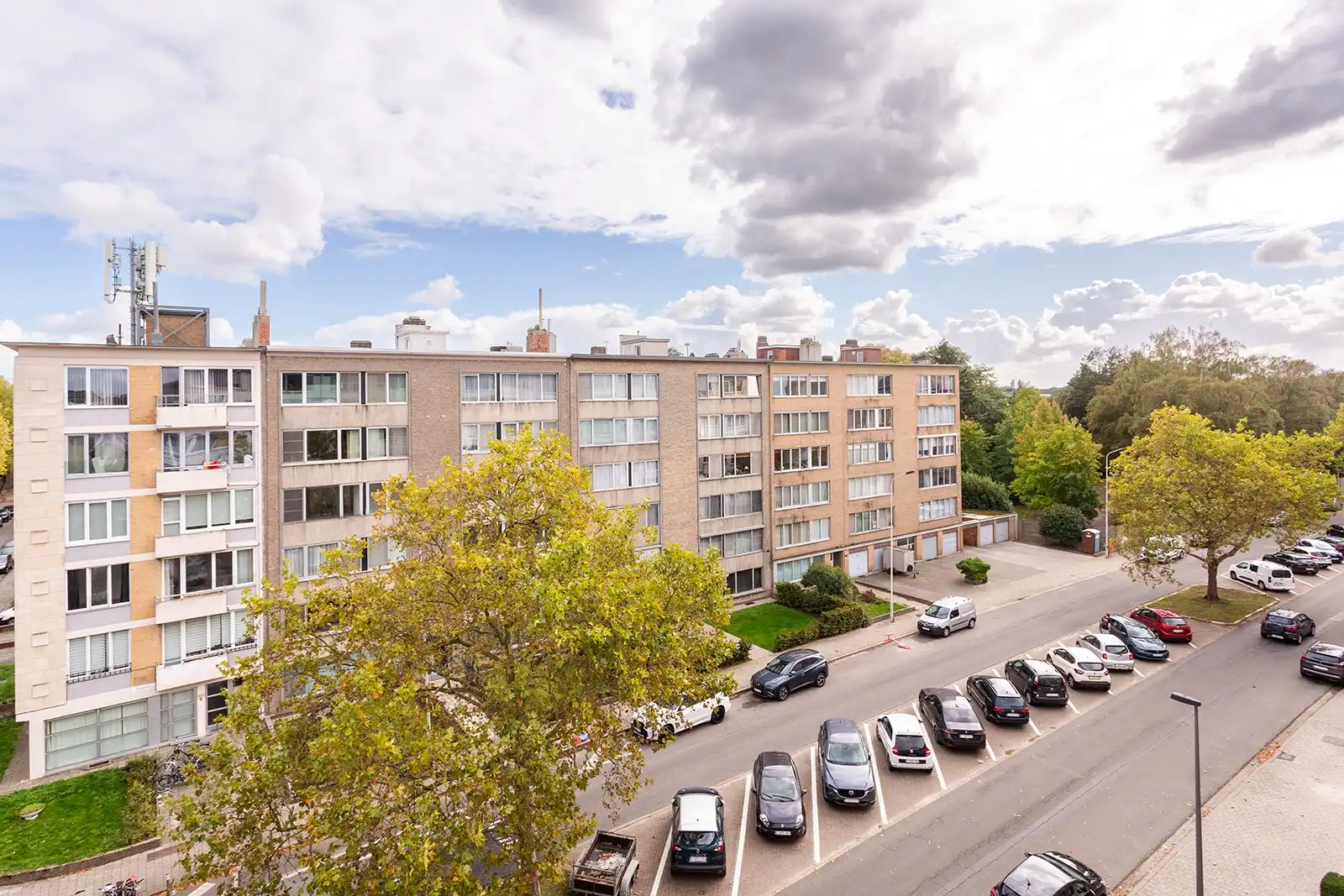 Ruim en licht appartement met 3 slaapkamers en terras foto 7