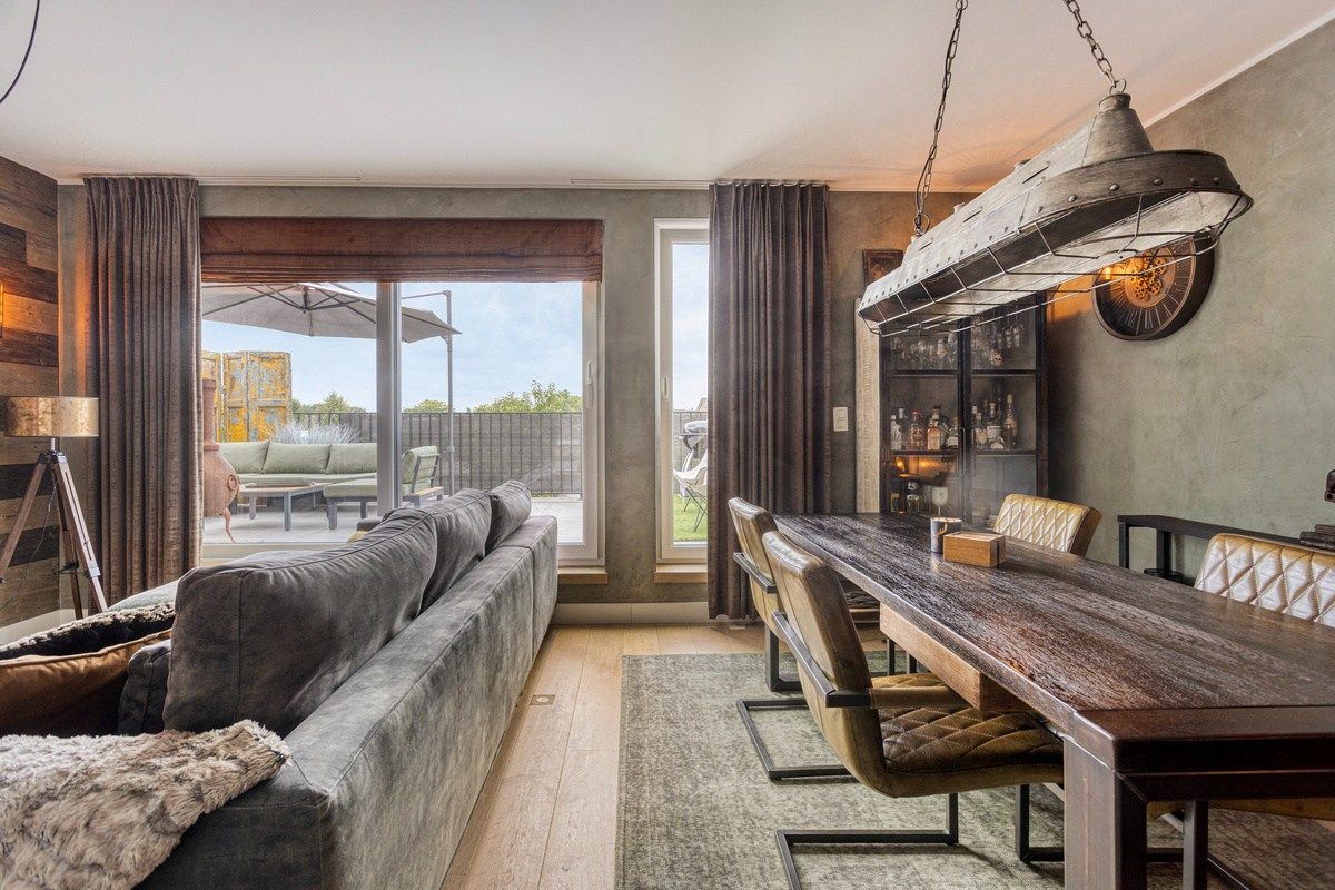 Knap ingericht éénslaapkamerappartement met groot ZW terras. foto 3