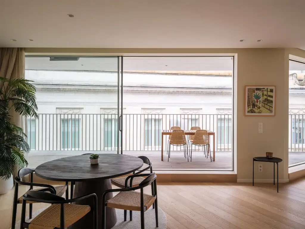 Luxueus 2-slaapkamer appartement met ruim terras en centrale ligging aan de Kouter foto 4