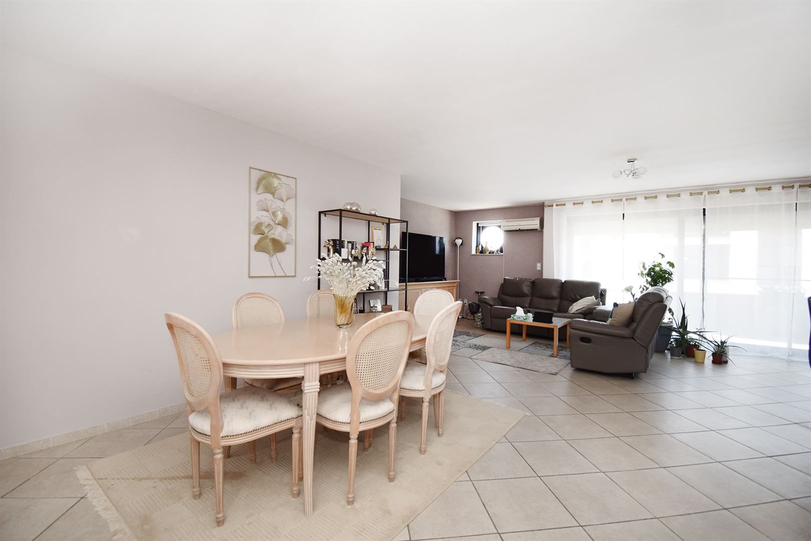 Ruim appartement met 2 slpks op centrale ligging! foto 6