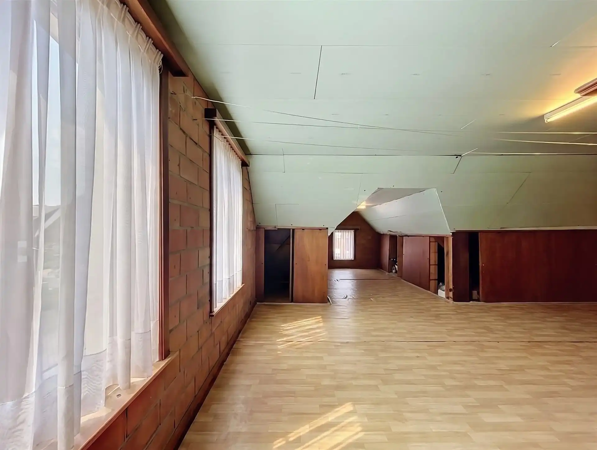 Ruime villa met dubbele garage met zicht op oneindig groen OP TOPLOCATIE IN SINT-NIKLAAS ! foto 16
