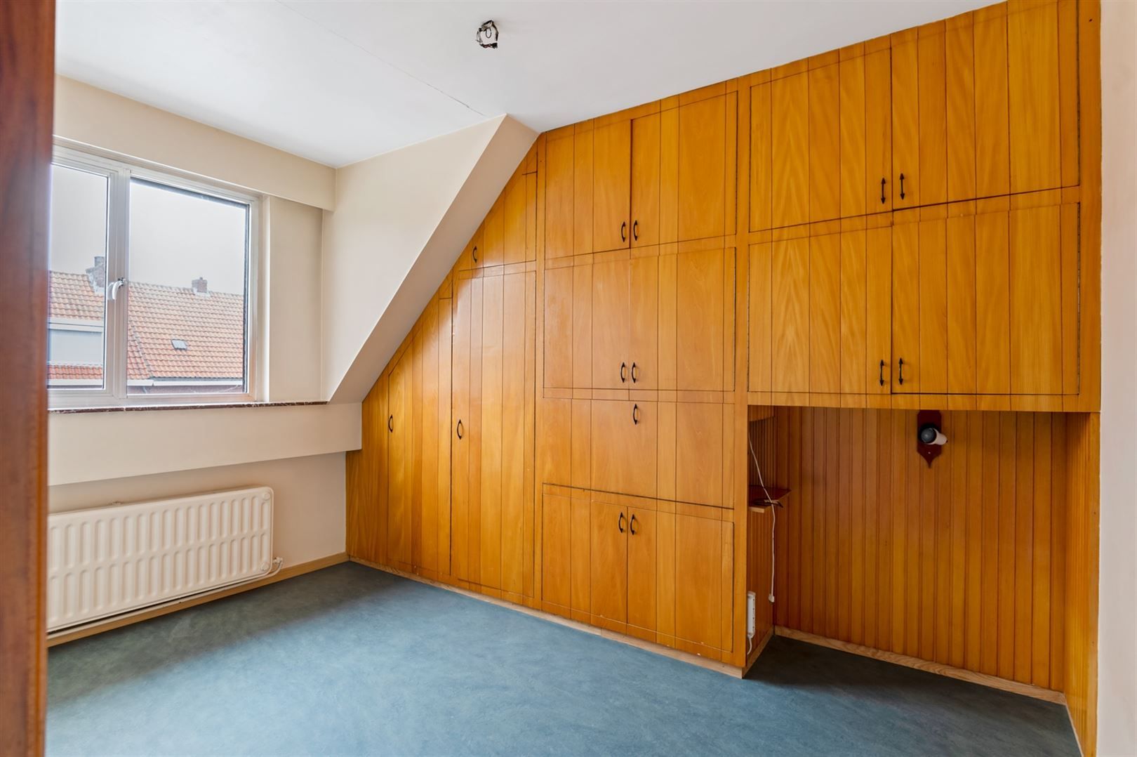 Te renoveren bel-étagewoning met zonnige tuin. foto 10