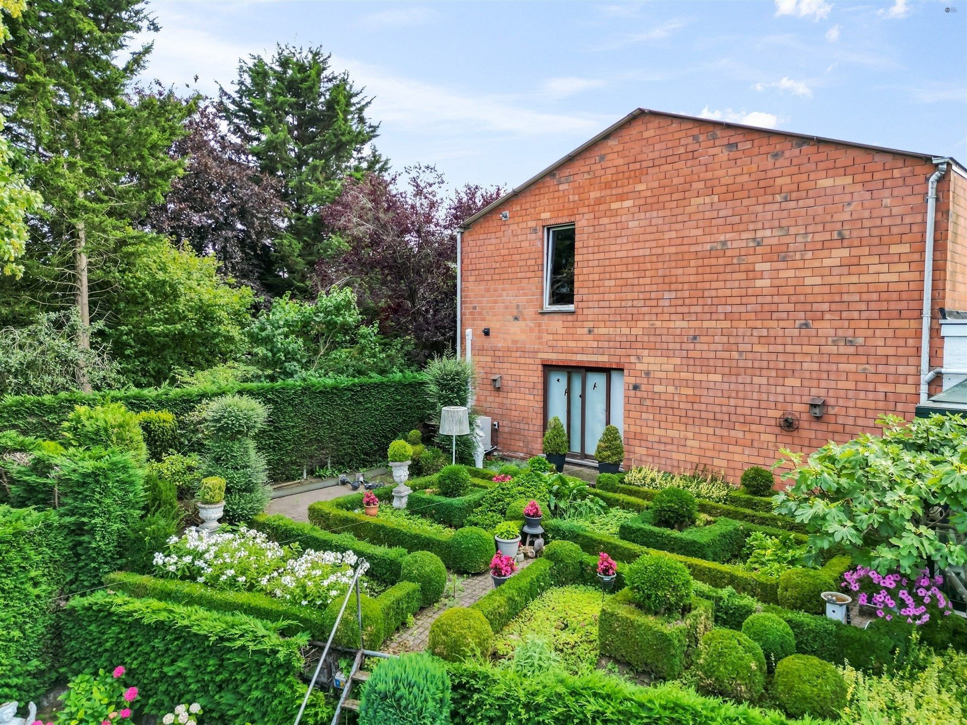 degelijk onderhouden atelier + woonst foto 2