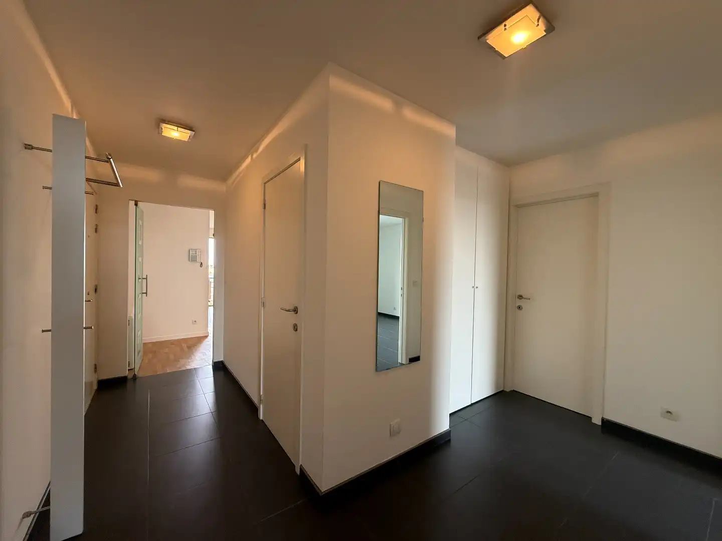Instapklaar appartement met 2 slaapkamers en 2 terrassen te Roeselare  foto 10