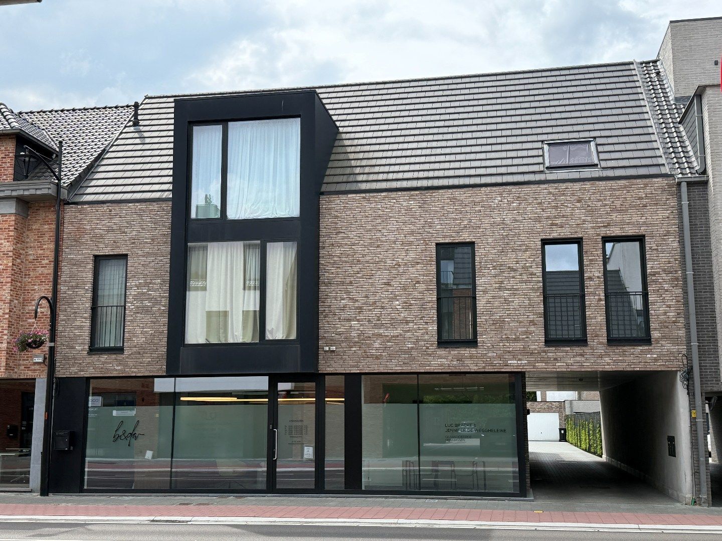 Stijlvol 2slpk appartement met terras en garage foto {{pictureIndex}}