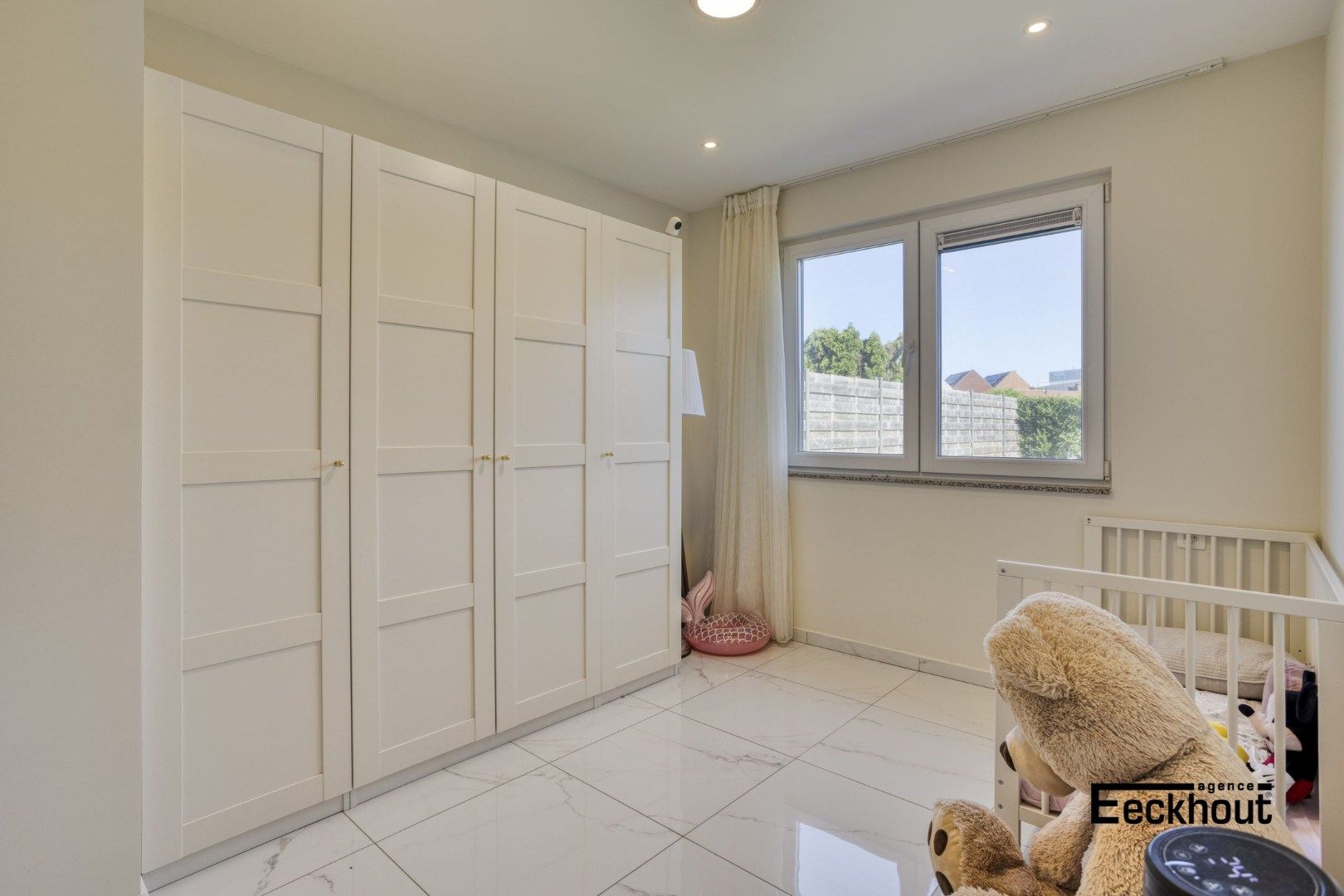 Gerenoveerde halfopen woning met grote zonnige tuin op gegeerde ligging! foto 20