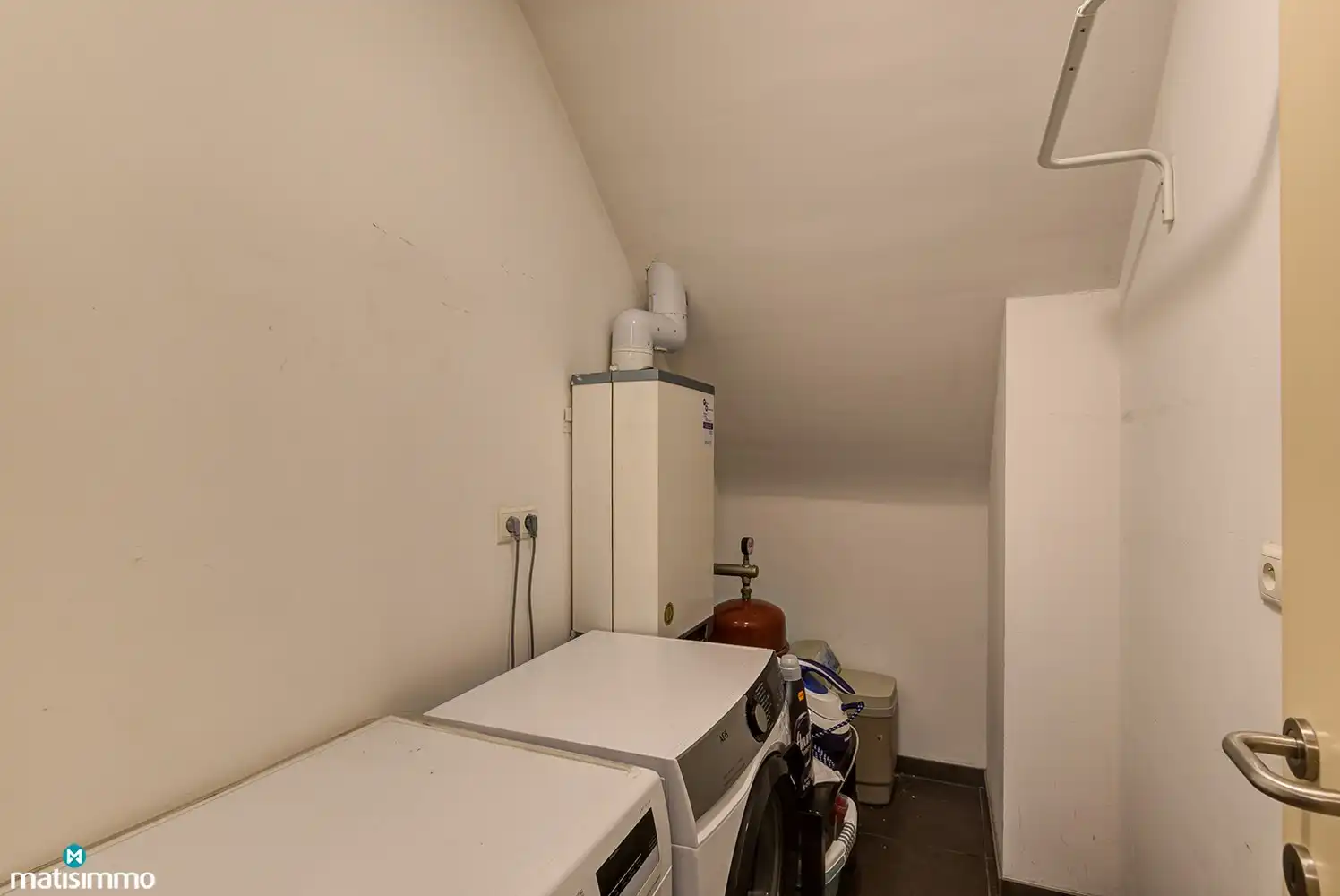 DUPLEXAPPARTEMENT MET 2 SLAAPKAMERS, 1 CARPORT, 1 AUTOSTAANPLAATS, TERRAS, AIRCO EN ZONNEPANELEN TE GROTE-SPOUWEN foto 18