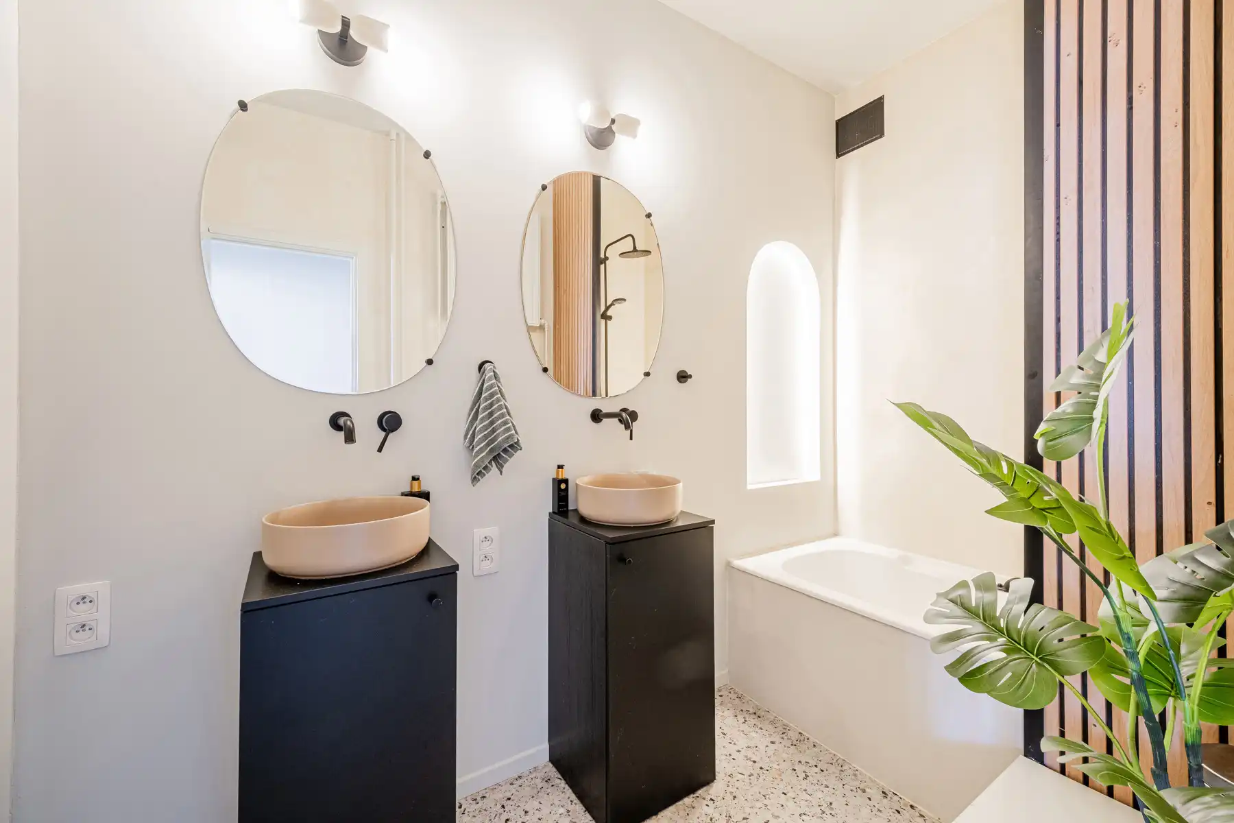 Recent gerenoveerd appartement met terras & mooie verzichten foto 9