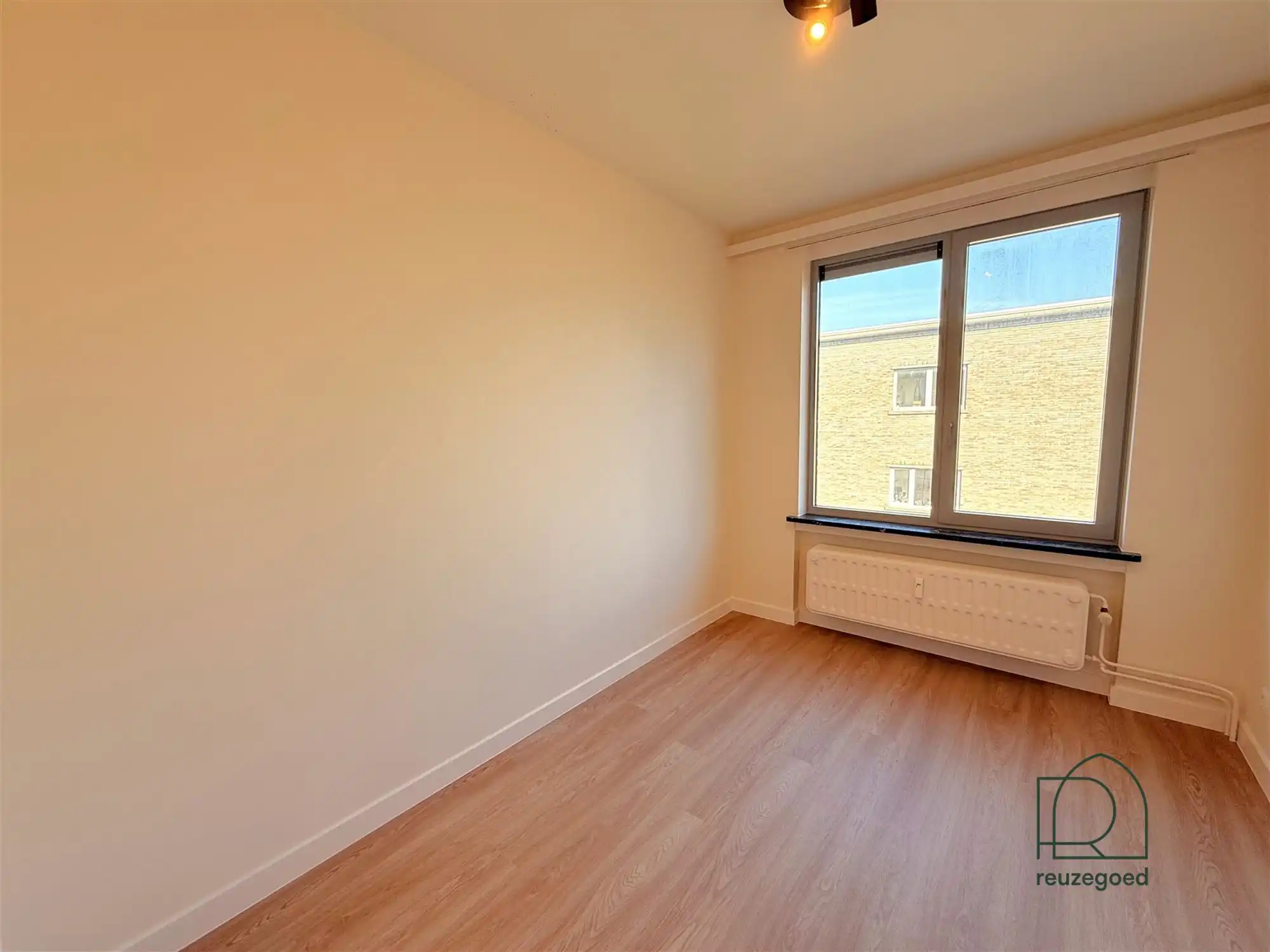 Ruim, gerenoveerd en lichtrijk 2-slaapkamer appartement met garagebox vlakbij Fort 5 in Edegem foto 7