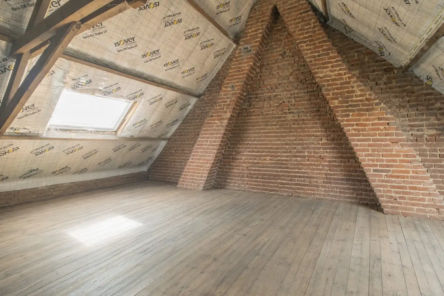 Halfopen woning met 5 slaapkamers, zijwaartse diepe oprit met garage en ruime tuin op 385 m² te Gullegem foto 12