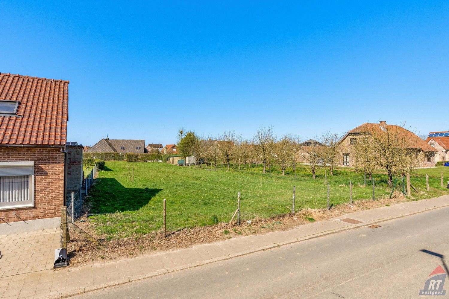 Bouwgrond voor open bebouwing in gegeerde buurt te Brustem foto 4