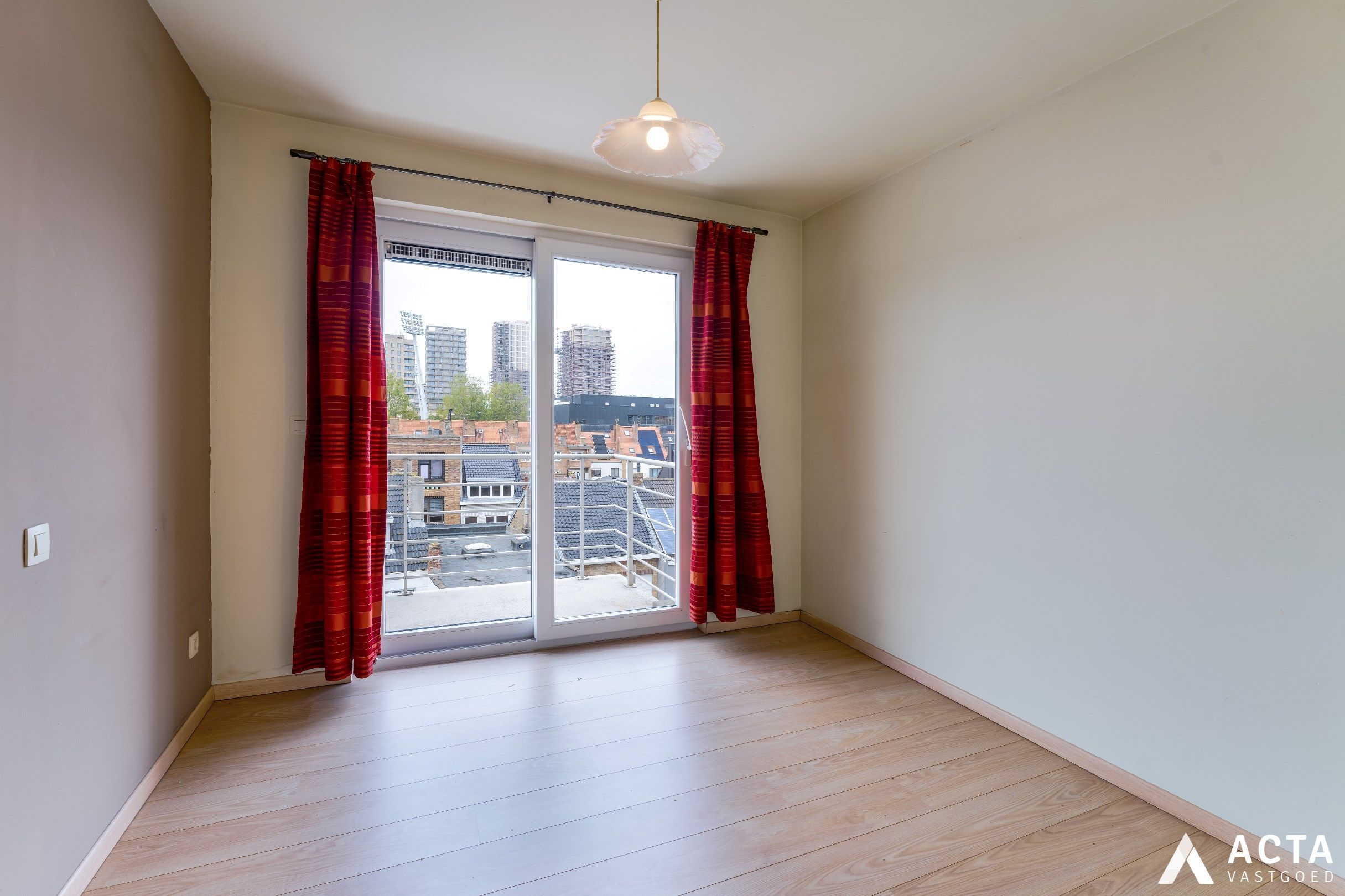 Instapklaar appartement met twee terrassen in hartje Mariakerke! foto 7