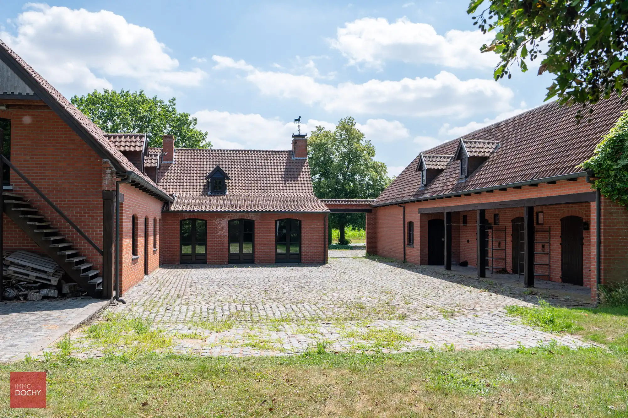 Villa met paardenstallen op 4.876m² foto 9