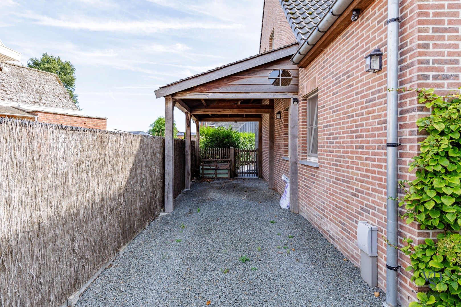 Hedendaagse villa in landelijke stijl foto 36
