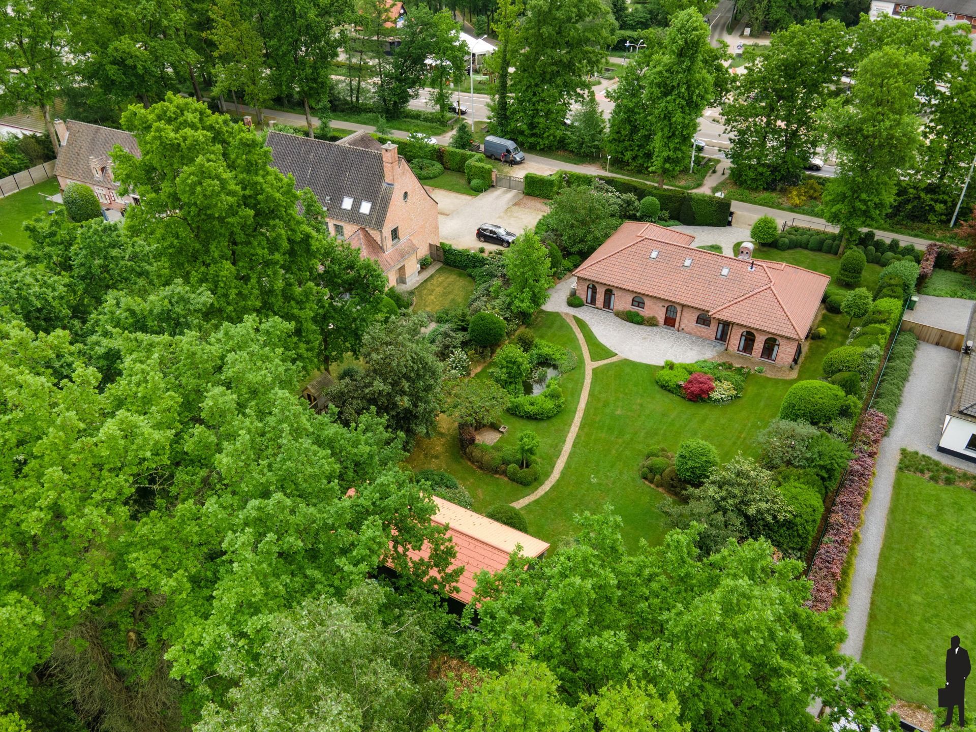 Provençaalse gelijkvloers villa op prachtig perceel van ca. 2.316 m² op de grens met Schilde. foto 4