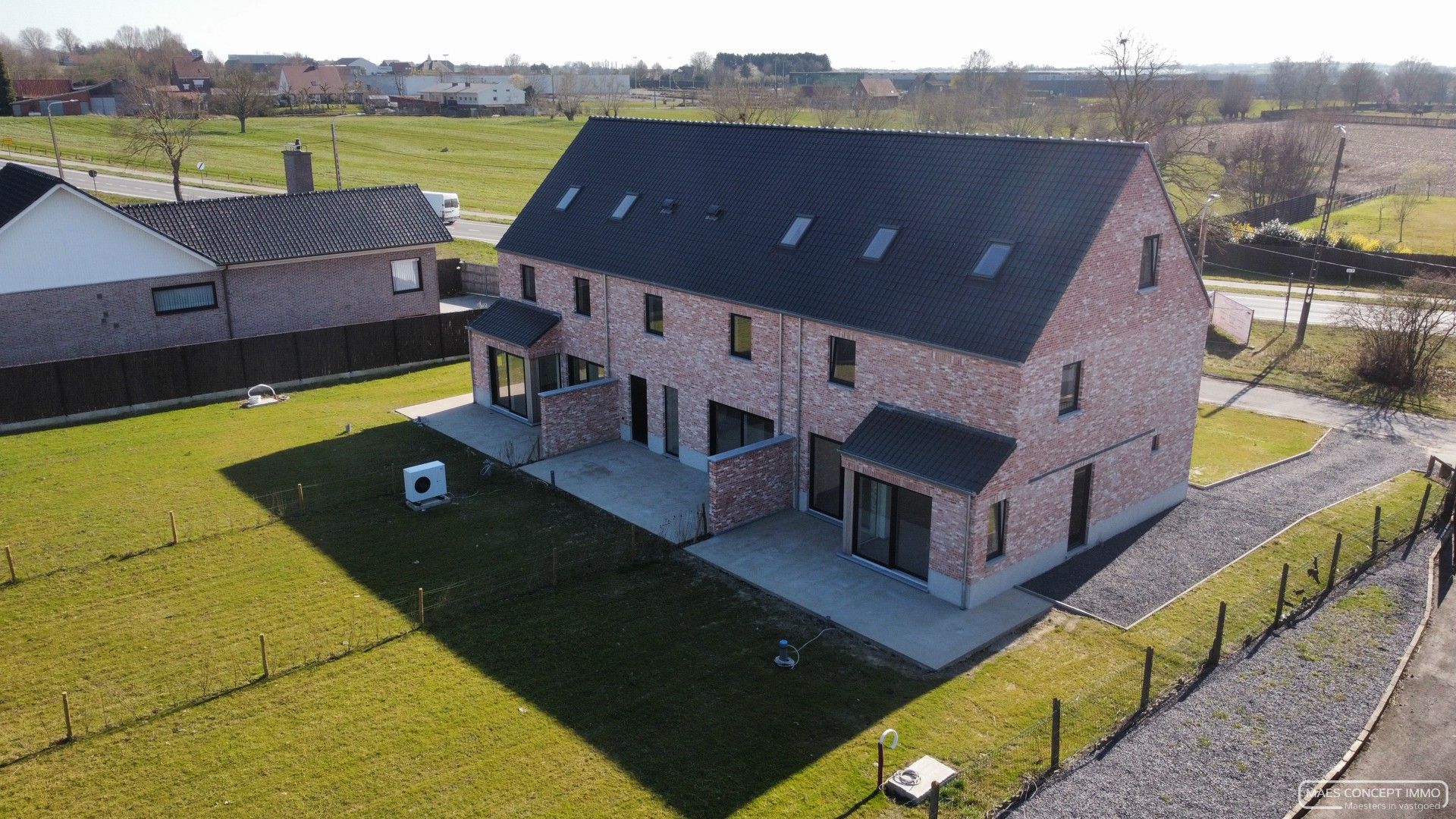 Energiezuinige nieuwbouwwoning te Koop in Vichte foto {{pictureIndex}}