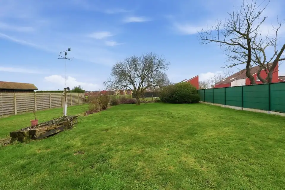 TE RENOVEREN GEZINSWONING OP EEN MOOI PERCEEL IN ZEPPEREN foto 5