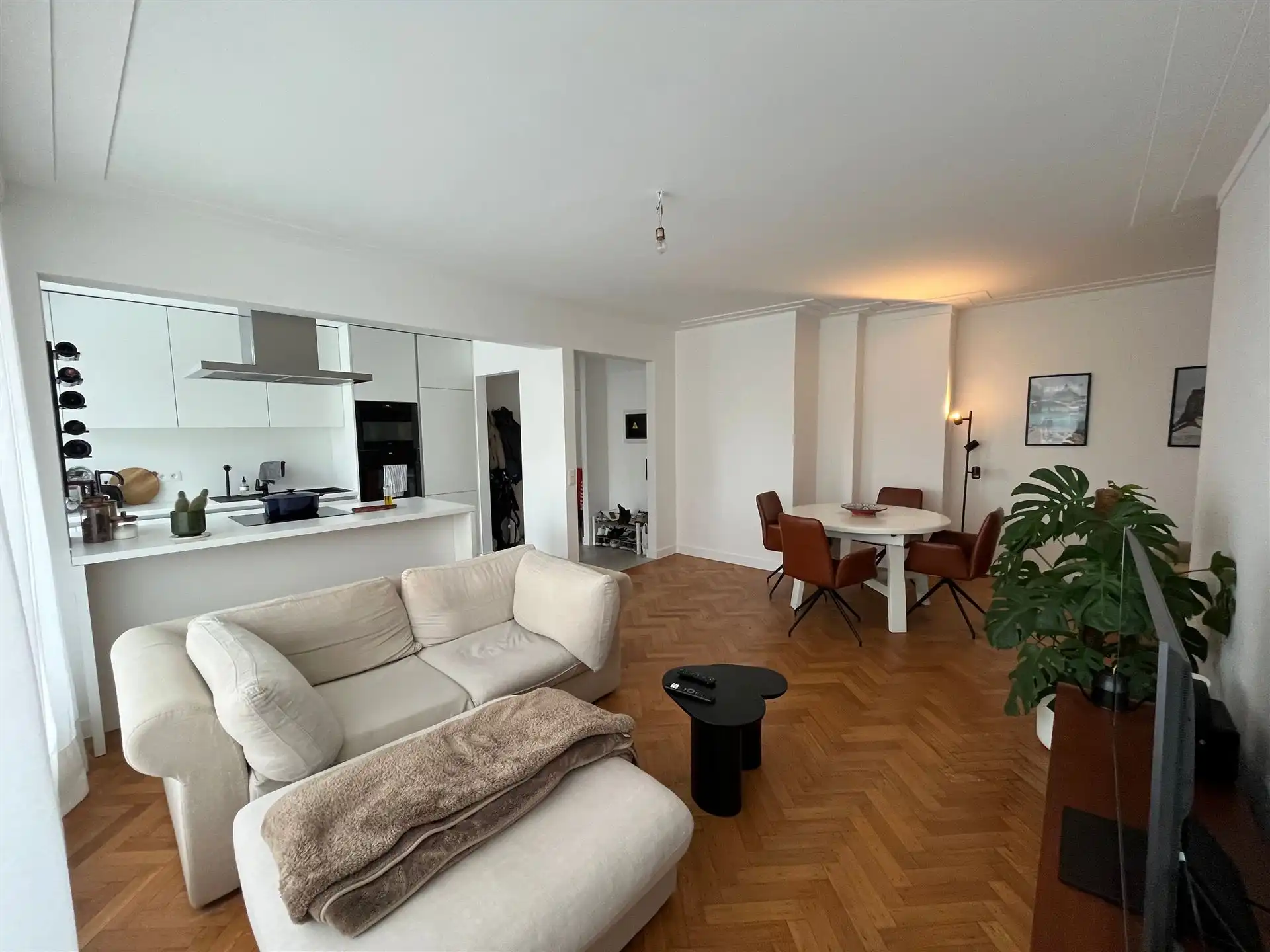 Gerenoveerd 2-slaapkamerappartement met zonnig terras in Berchem foto 5