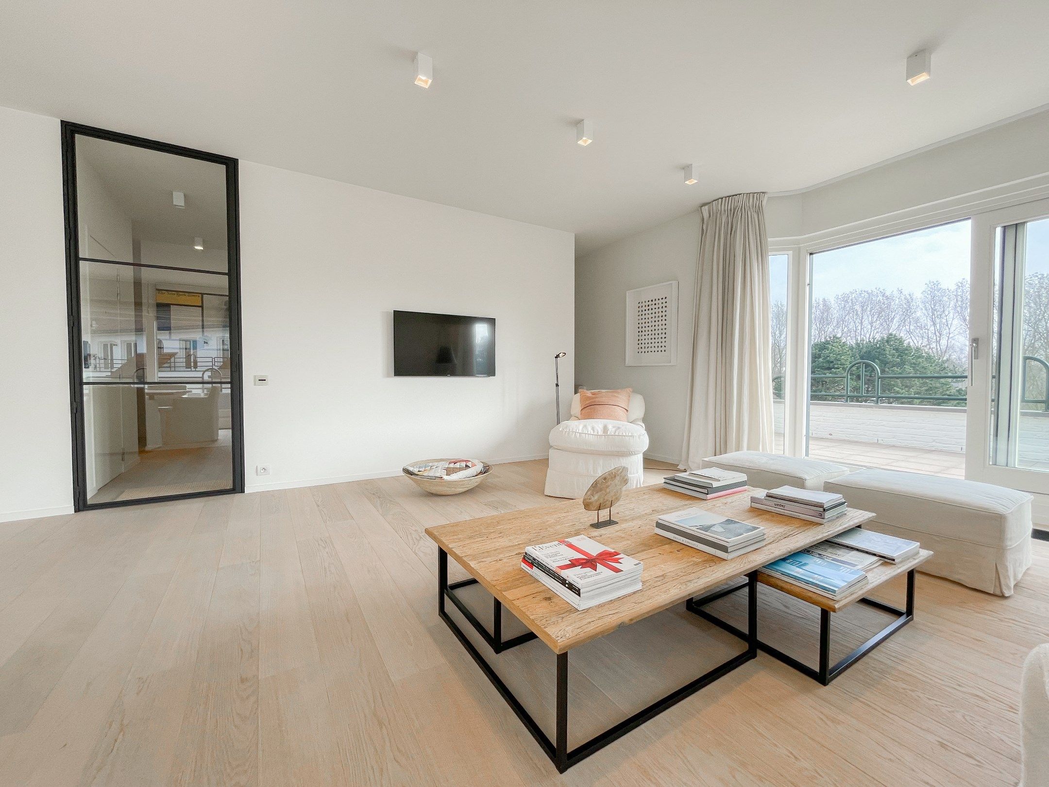 Subliem hoekappartement met ruime terrassen gelegen in het prestigieuze domein Tennis Garden. foto 7