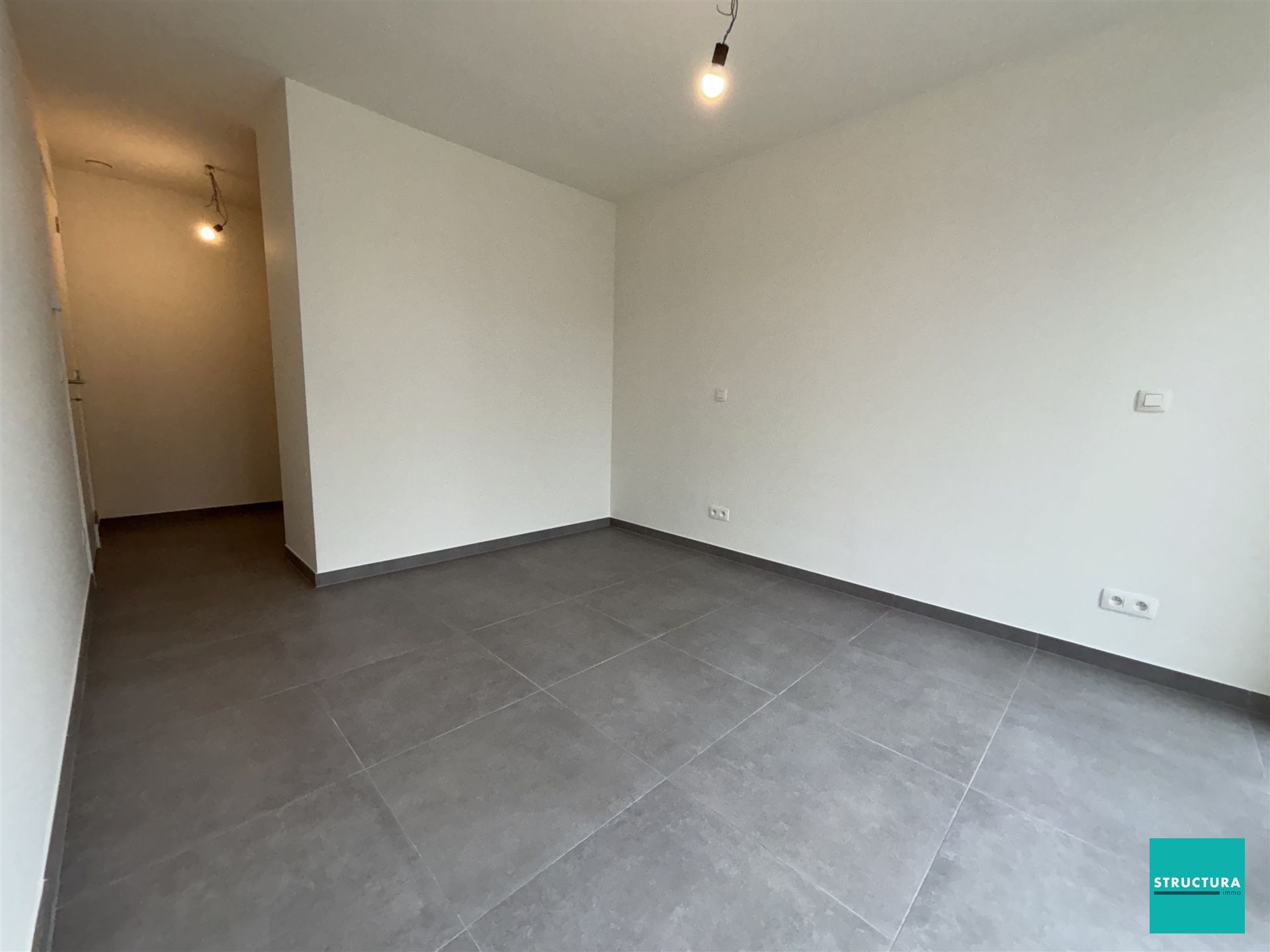 Ruim nieuwbouw appartement met tuin en staanplaats foto 14