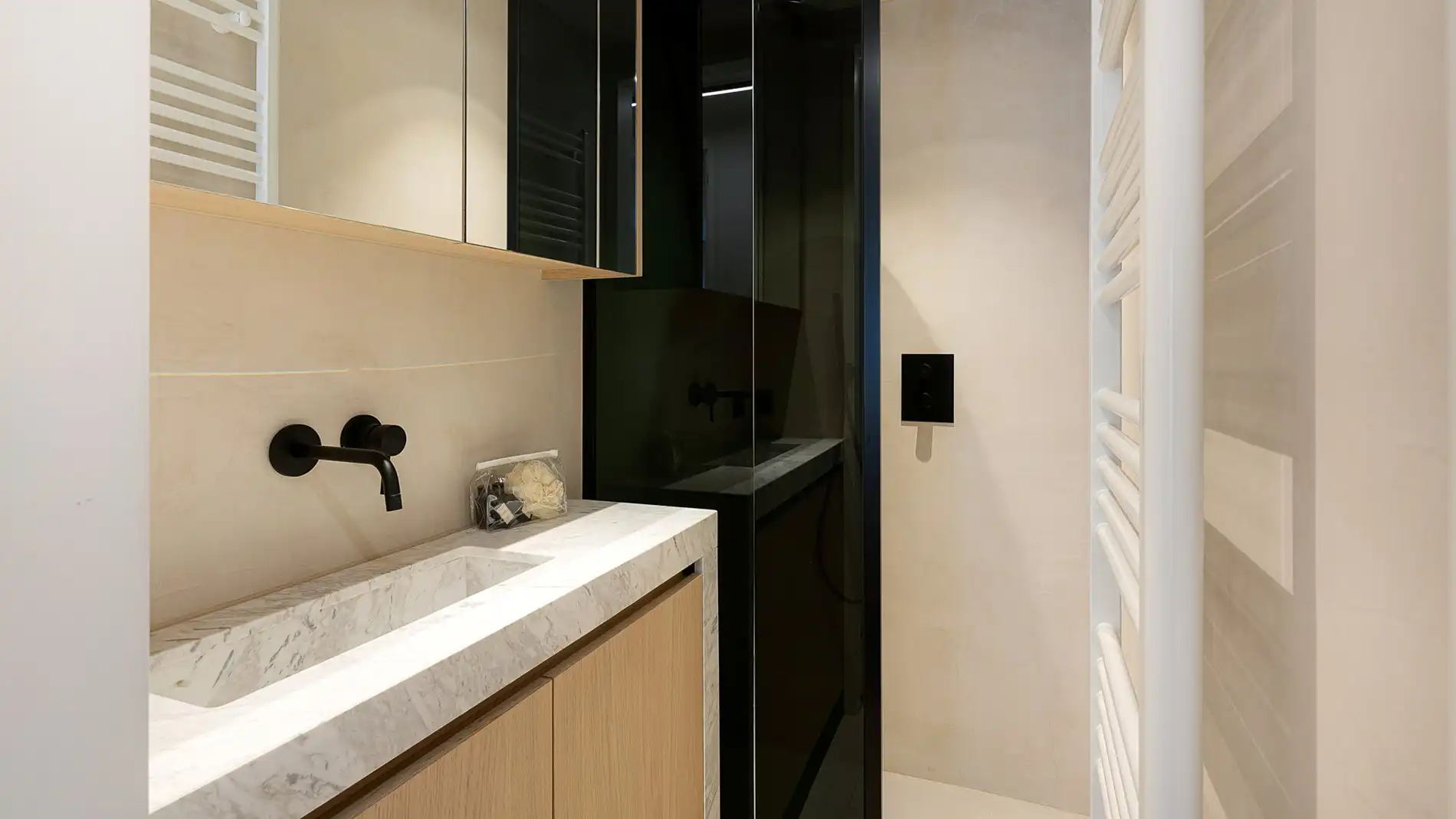 Gerenoveerd hoekappartement met 3 ruime slpks.  foto 16