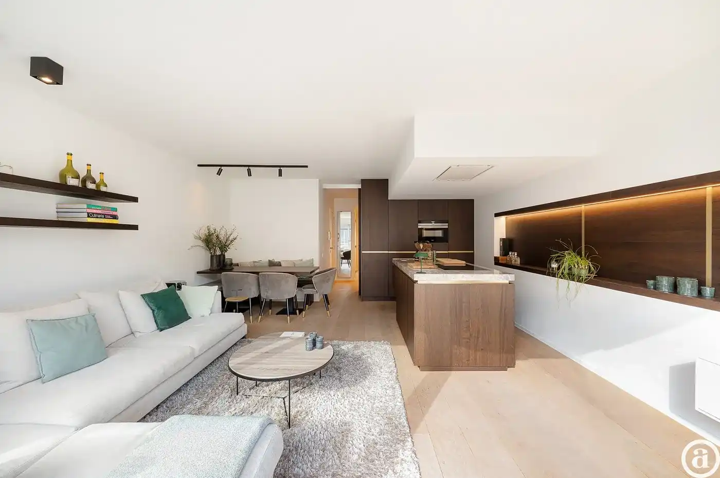Luxueus gerenoveerd 3-slaapkamerappartement nabij de Zeedijk foto 2