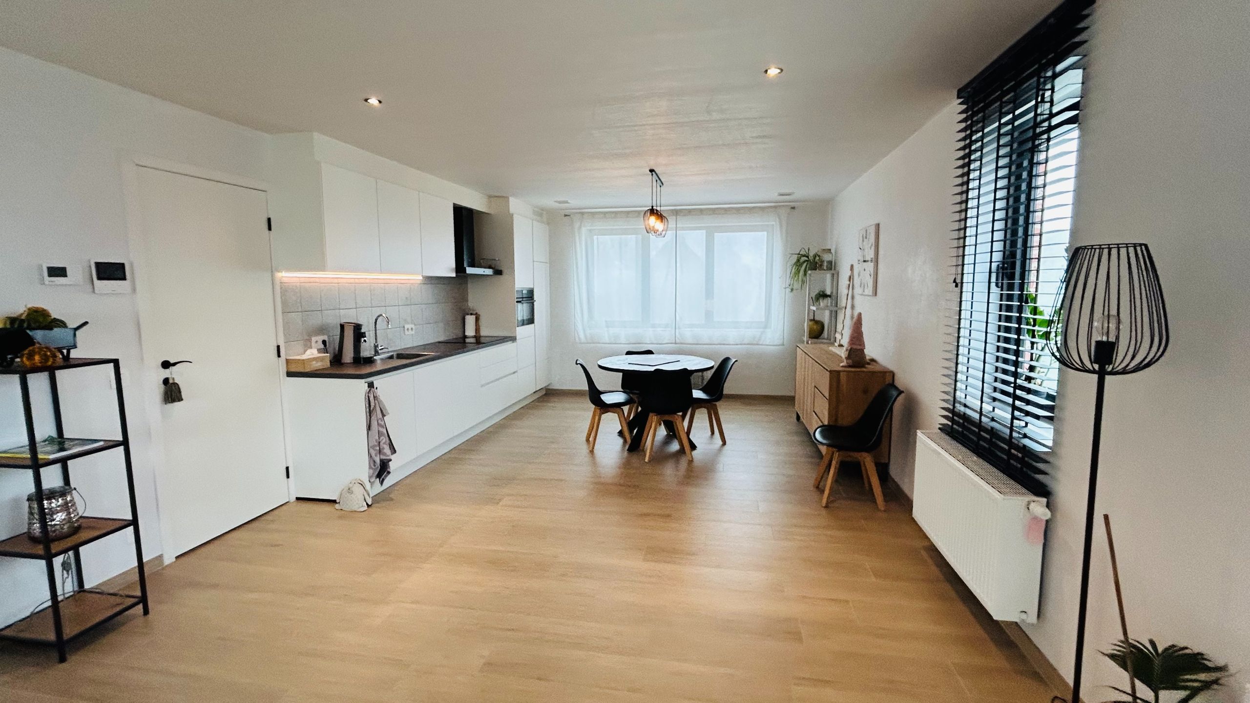 Prachtig en ruim duplexappartement met 3 slaapkamers, autostaanplaats en terras foto 3