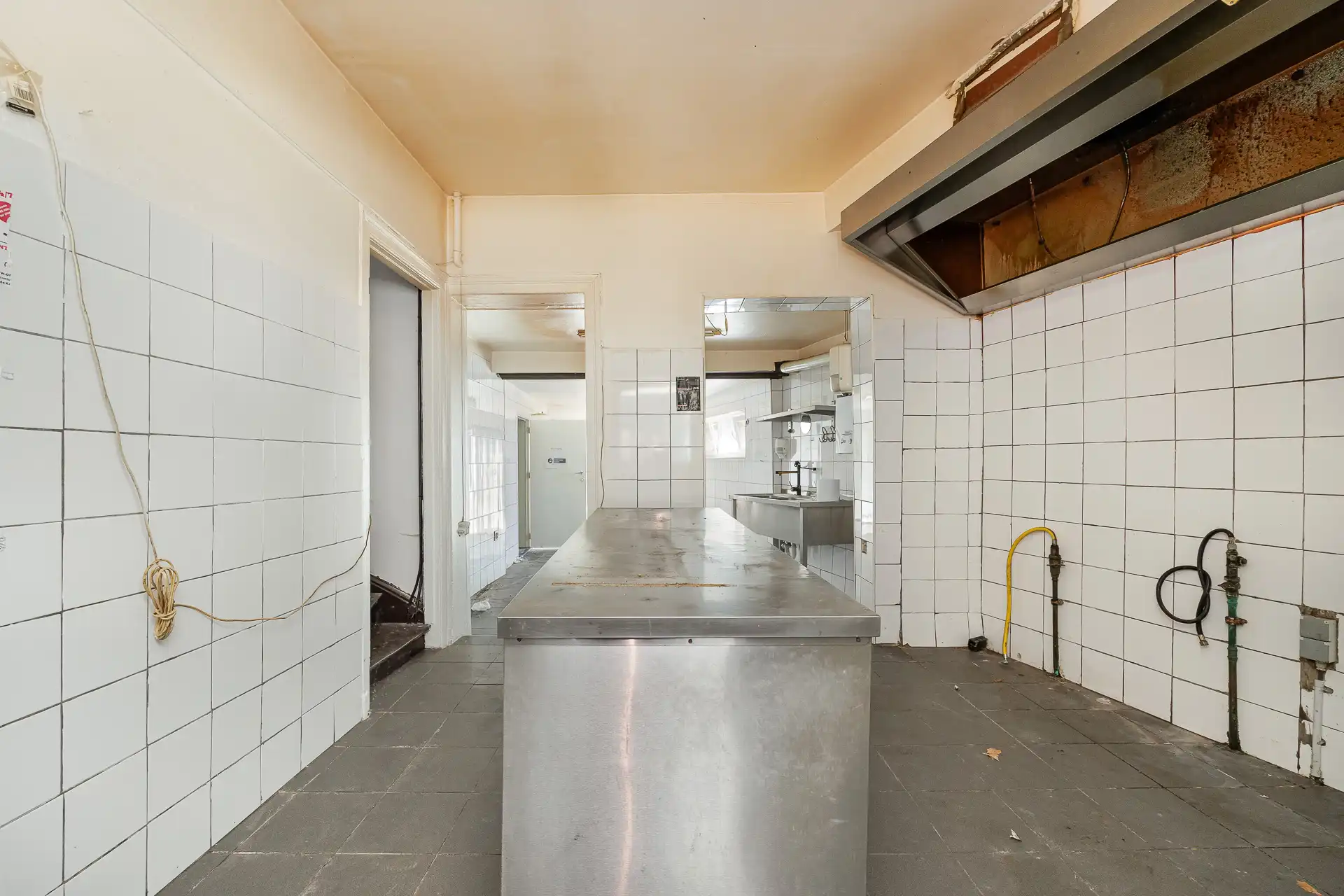 Te renoveren halfopen bebouwing: handel & appartement foto 11